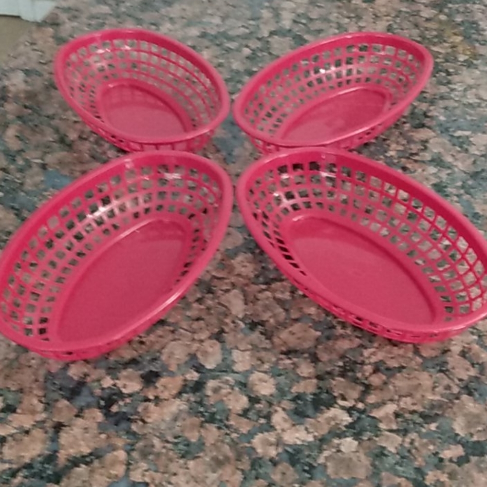 Set of 4 plastic baskets